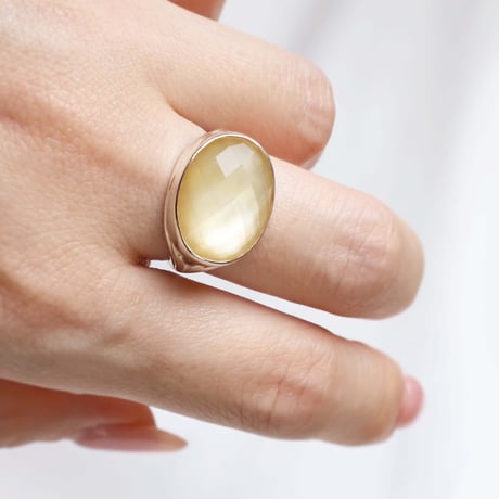 Gold Shell × Quartz Ring