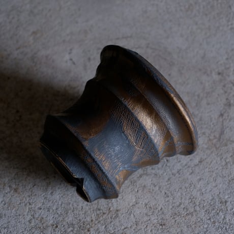 Φ10×h8.7㎝ bronze 鉄彩 pot  H731