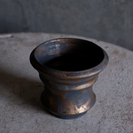 Φ10×h8.7㎝ bronze 鉄彩 pot  H731