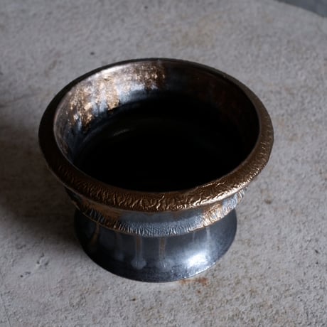 Φ11.5(in9.8)×h9㎝  燻bronze pot  H782