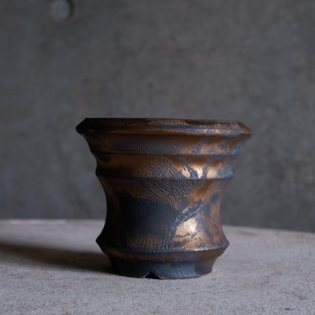 Φ10×h8.7㎝ bronze 鉄彩 pot  H731