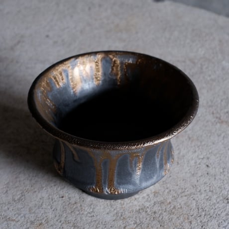 Φ10.8×h7.2㎝  燻bronze pot  H786
