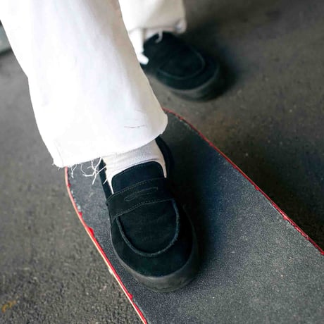 <VANS【ヴァンズ】>スケート ローファー スエード/ BLACK/BLACK/VN000VA6BKA