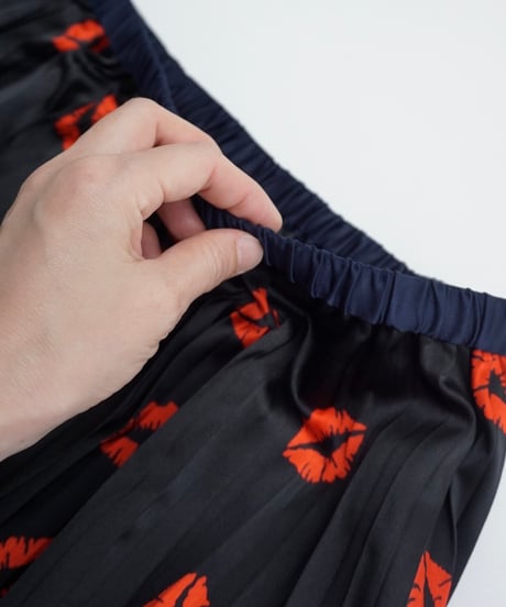 Lip printed skirt