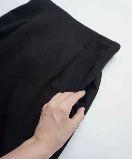 HOW TO HIDE INSANITY I line Skirt