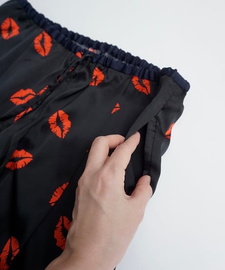 Lip printed pants