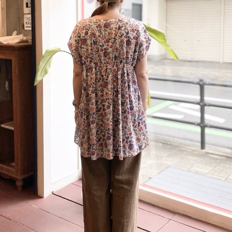 amherst リバティプリント "Mabelle" フレンチスリーブスキッパーブラウス - ホワイト