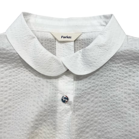 Parkes リバティくるみボタン重ね襟フレンチスリーブ半袖丈シャツ-オフホワイト