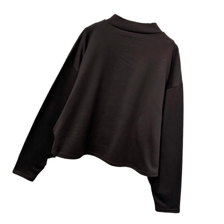 QTUME    ロゴプリント モックネック クロップドプルオーバー       -チャコール
