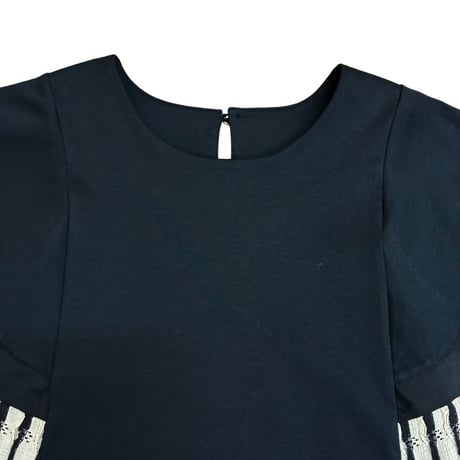 DOS DIOSAS    フリルスリーブプルオーバー      - ブラック