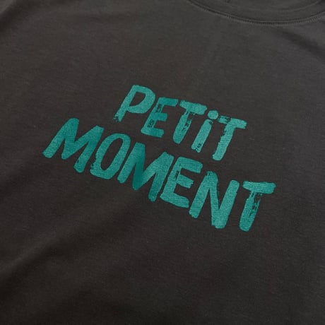 NUS フレンチスリーブロゴTシャツ - チャコール