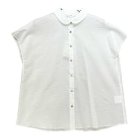 Parkes リバティくるみボタン重ね襟フレンチスリーブ半袖丈シャツ-オフホワイト