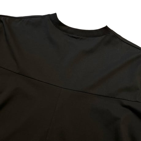 DignteCollier バックフレアプリントTシャツ- ブラック
