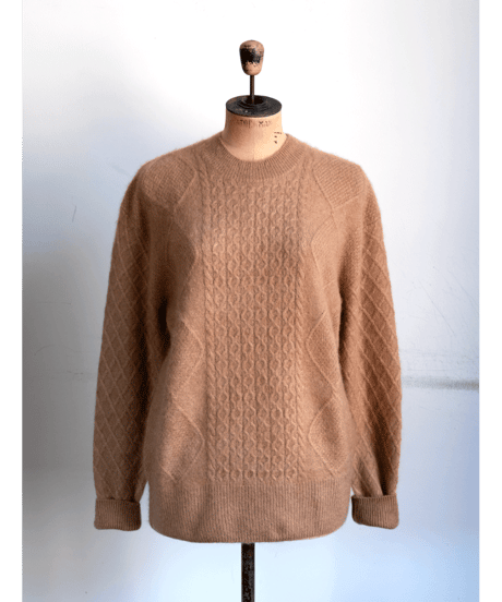 Rencontrant　CAMEL HAIR CABLE MOCK NECK SWEATER