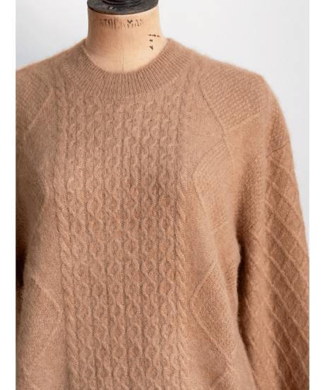 Rencontrant　CAMEL HAIR CABLE MOCK NECK SWEATER
