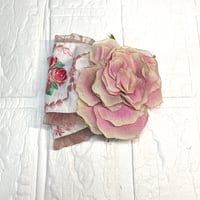 りぼんのかたち。 刺繍と薔薇