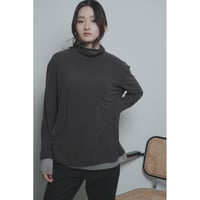 【 CYAN TOKYO 】 スリットタートルウォームTOPS