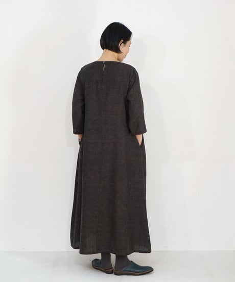 クルタ ボートネック long ウールリネンタビー ブラックブラウン 6982wlnB