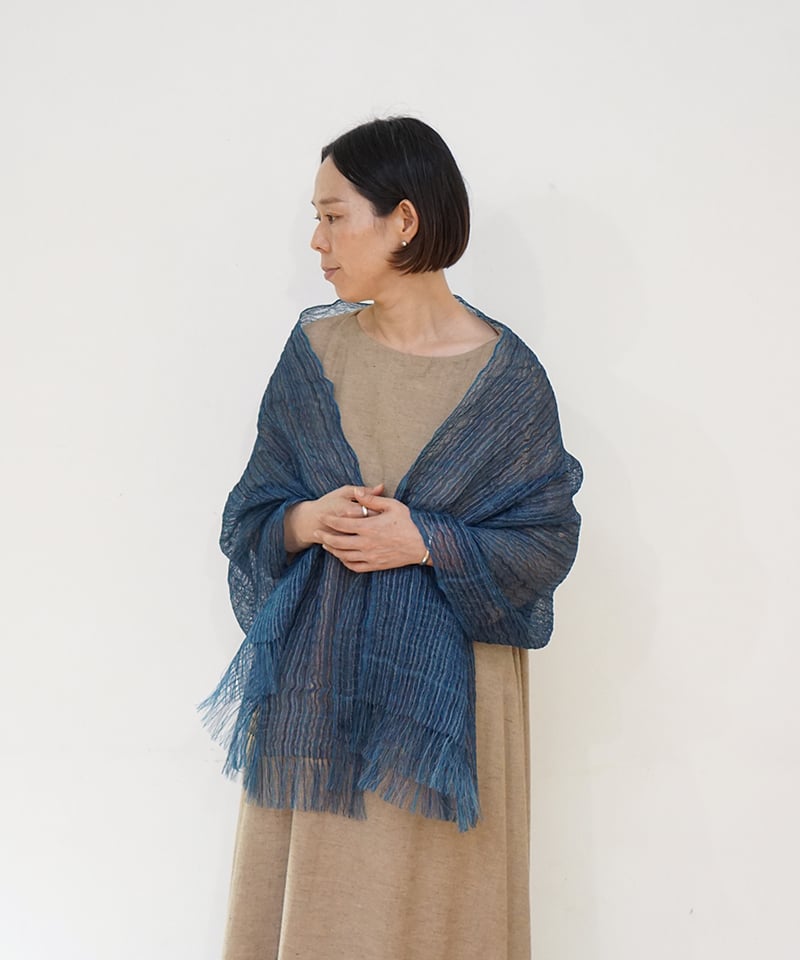ストール ゆらぎ空羽 縞 藍 1214DB | MAKI TEXTILE STUDIO on