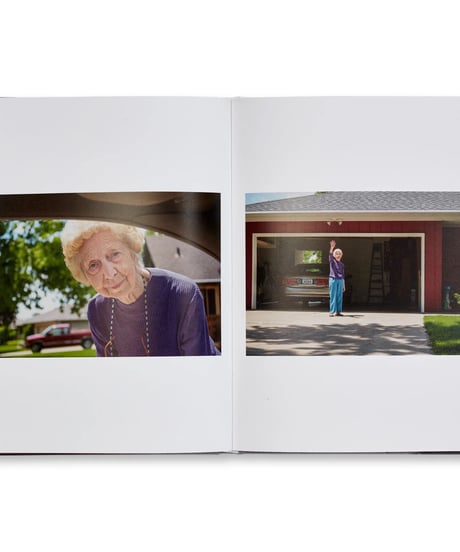 LEAVING AND WAVING  [REPRINTED EDITION]｜Deanna Dikeman