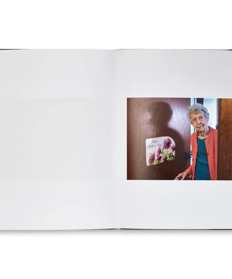 LEAVING AND WAVING  [REPRINTED EDITION]｜Deanna Dikeman