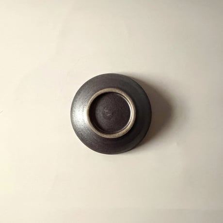 深皿（3.5寸／約10.5cm）呉須・外鉄　（05）