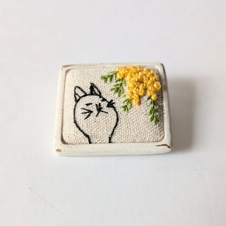 刺繍ブローチスクエア・楕円小／花と猫