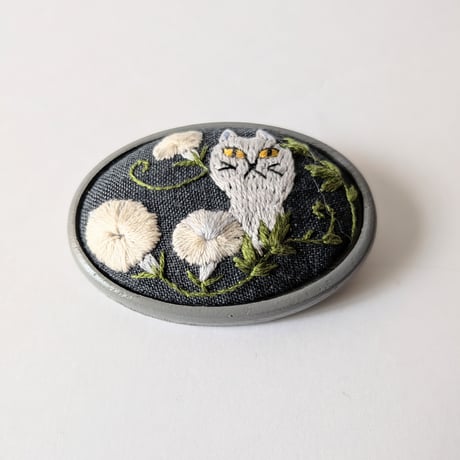 刺繍ブローチ大／花と猫