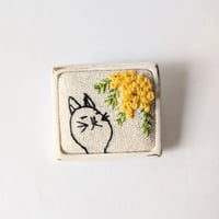 刺繍ブローチスクエア・楕円小／花と猫