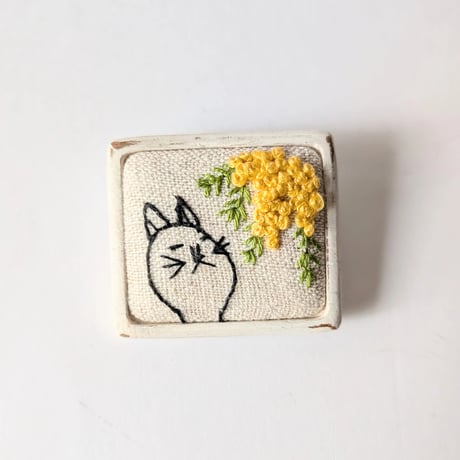 刺繍ブローチスクエア・楕円小／花と猫