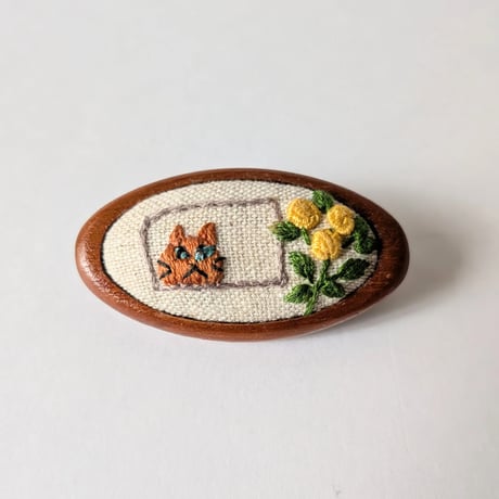 刺繍ブローチスクエア・楕円小／花と猫