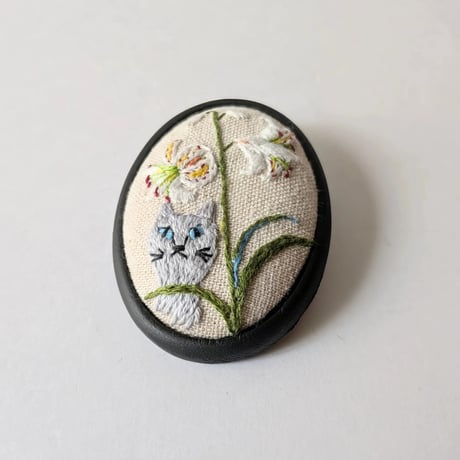 刺繍ブローチ大／花と猫