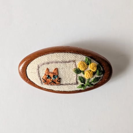 刺繍ブローチスクエア・楕円小／花と猫