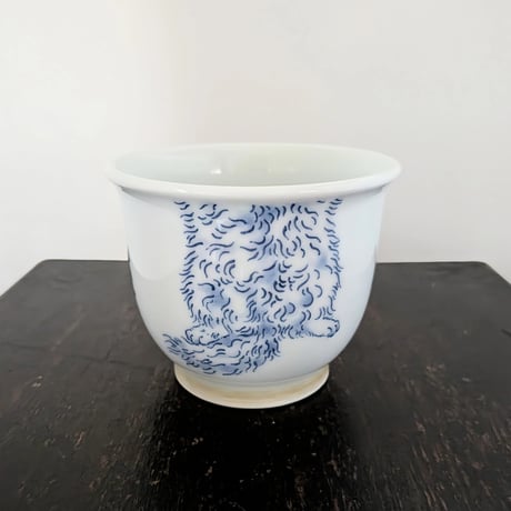 染付伸び猫湯呑み