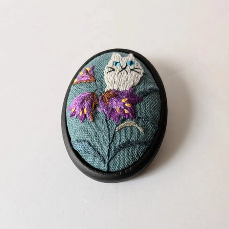 刺繍ブローチ大／花と猫