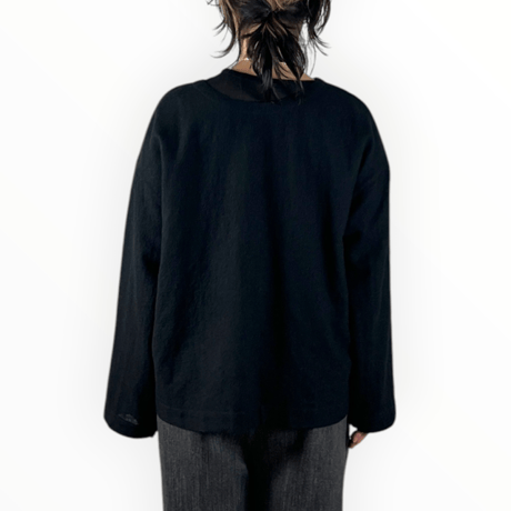UNIVERSAL SEVEN / ウールガーゼ ノーカラー2WAYブラウス / US264BL022 001クロ