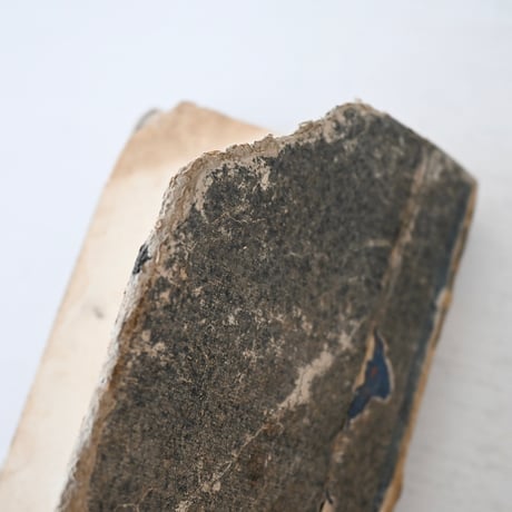 1837年 カーキ色カバーの古書(B)