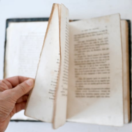 1838年 カーキ色カバーの古書(A)