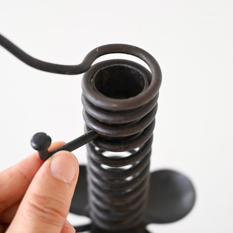 カーブで使われていた、アイアン製クローバー型くるくる燭台