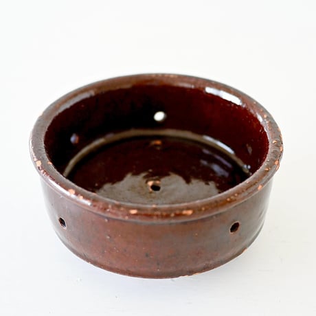 焦茶色の高台付きフェセル