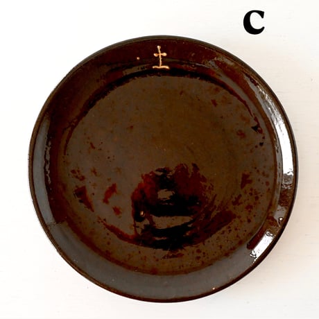 CHARTREUSEのマーク入り焦茶色のメイン皿 ※A,B,Cバリエーションあり