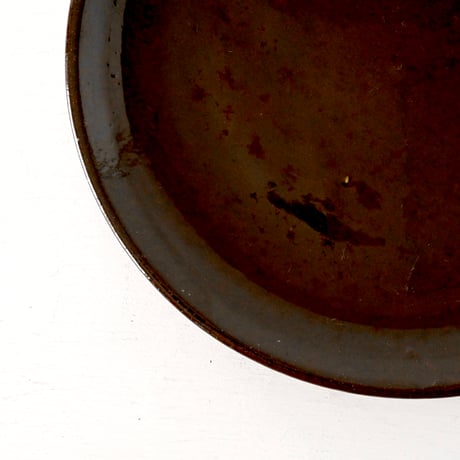 CHARTREUSEのマーク入り焦茶色のメイン皿 ※A,B,Cバリエーションあり