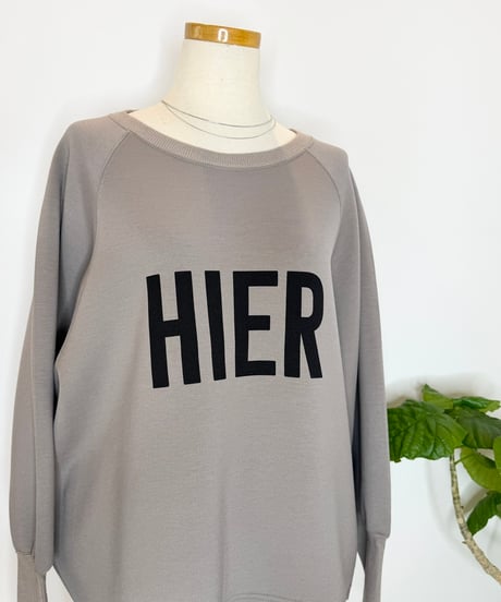 袖リブ " HIER " ロゴトップス