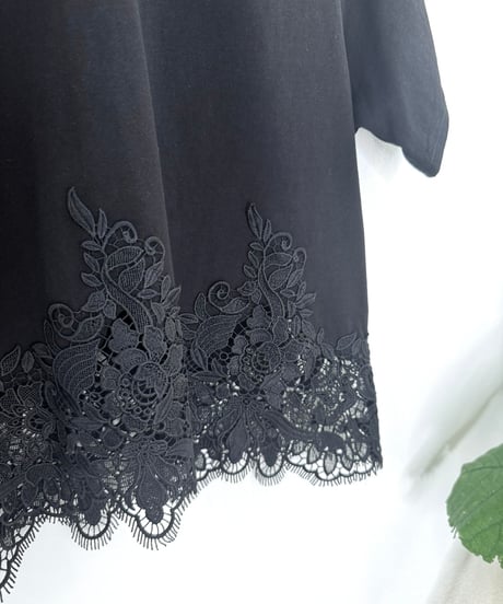 裾レースTシャツ