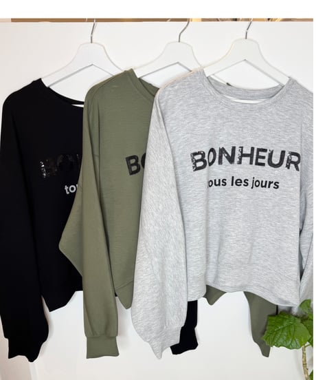 スパンコール "BONHEUR"ロゴ ボンディングプルオーバー