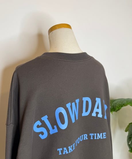 " SLOW DAYS " ロゴ トップス