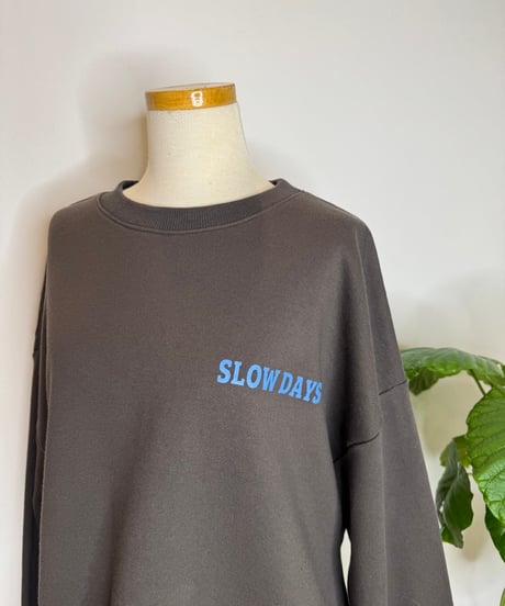 " SLOW DAYS " ロゴ トップス