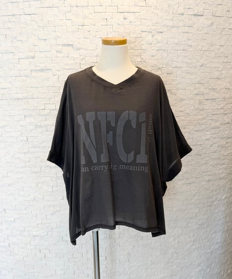 Vネックシアーロゴトップス
