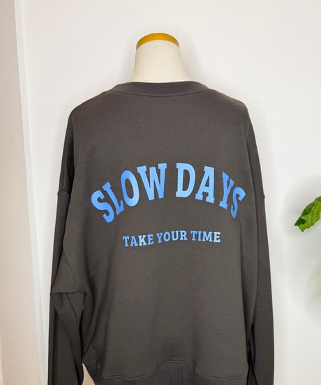 " SLOW DAYS " ロゴ トップス