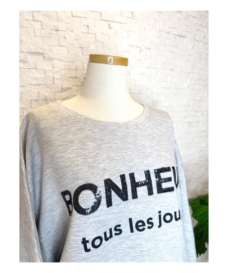 スパンコール "BONHEUR"ロゴ ボンディングプルオーバー